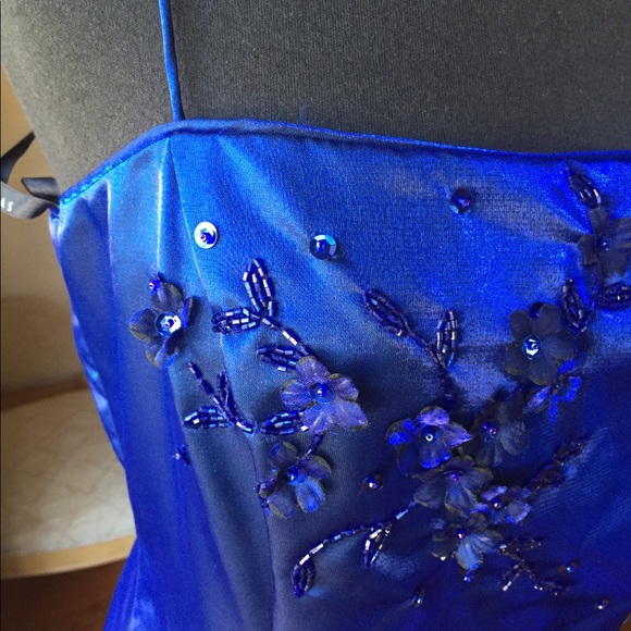 Formal gown - Picture 5 of 8